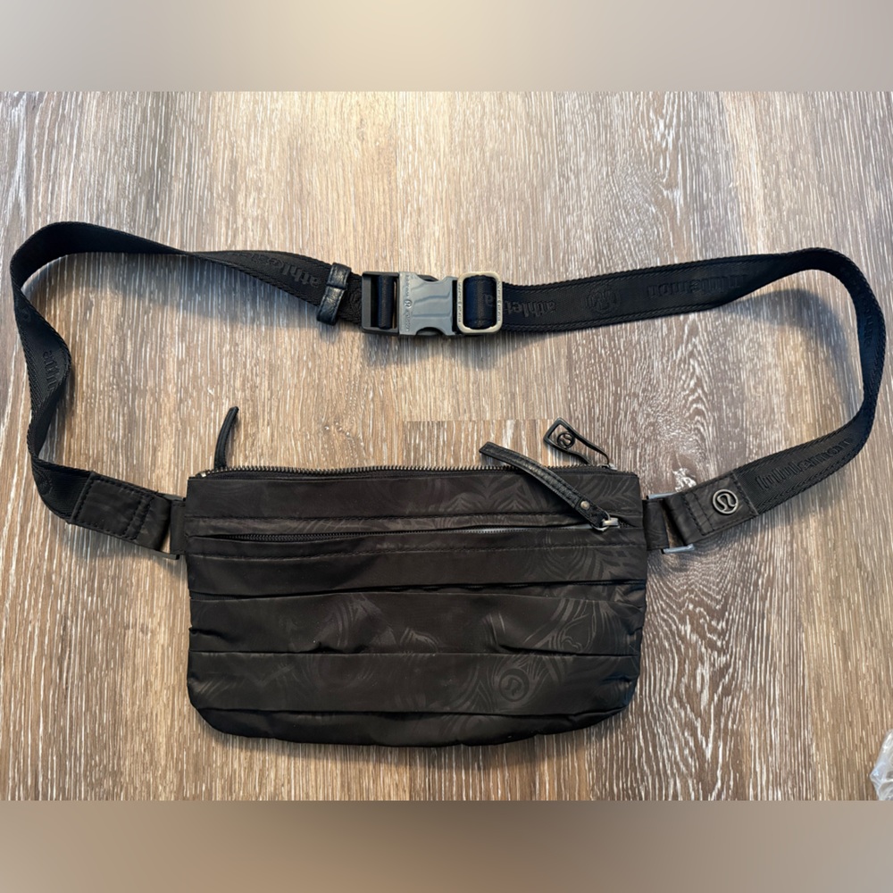 lululemon athletica Black Quilted Waist Pack